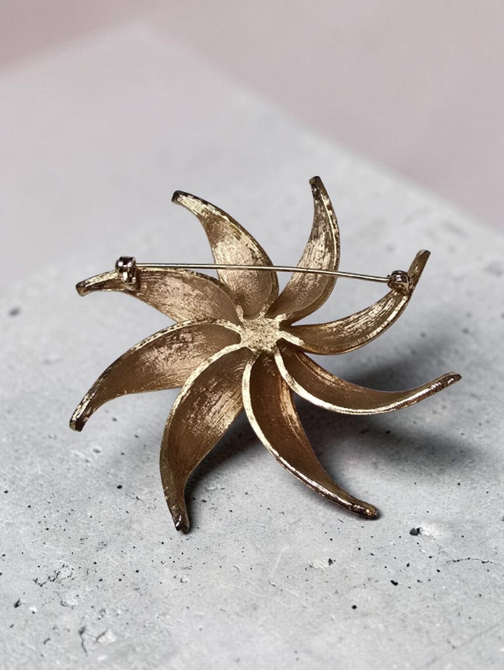 Vintage Mid-Century Modern Unsigned Kramer Starburst Brooch - Picture 4 of 5